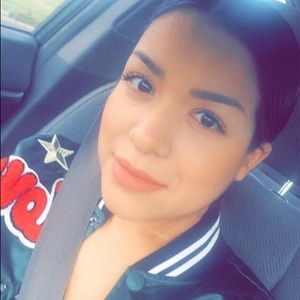 Meet your Posher, Cynthia